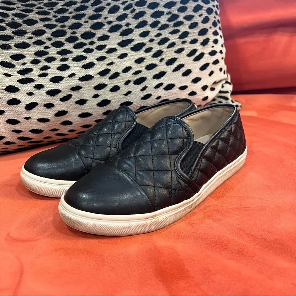 Steve Madden Zaander Black Quilted Slip-On Flats Sneakers Comfort Shoes Sz 6 - Image 2