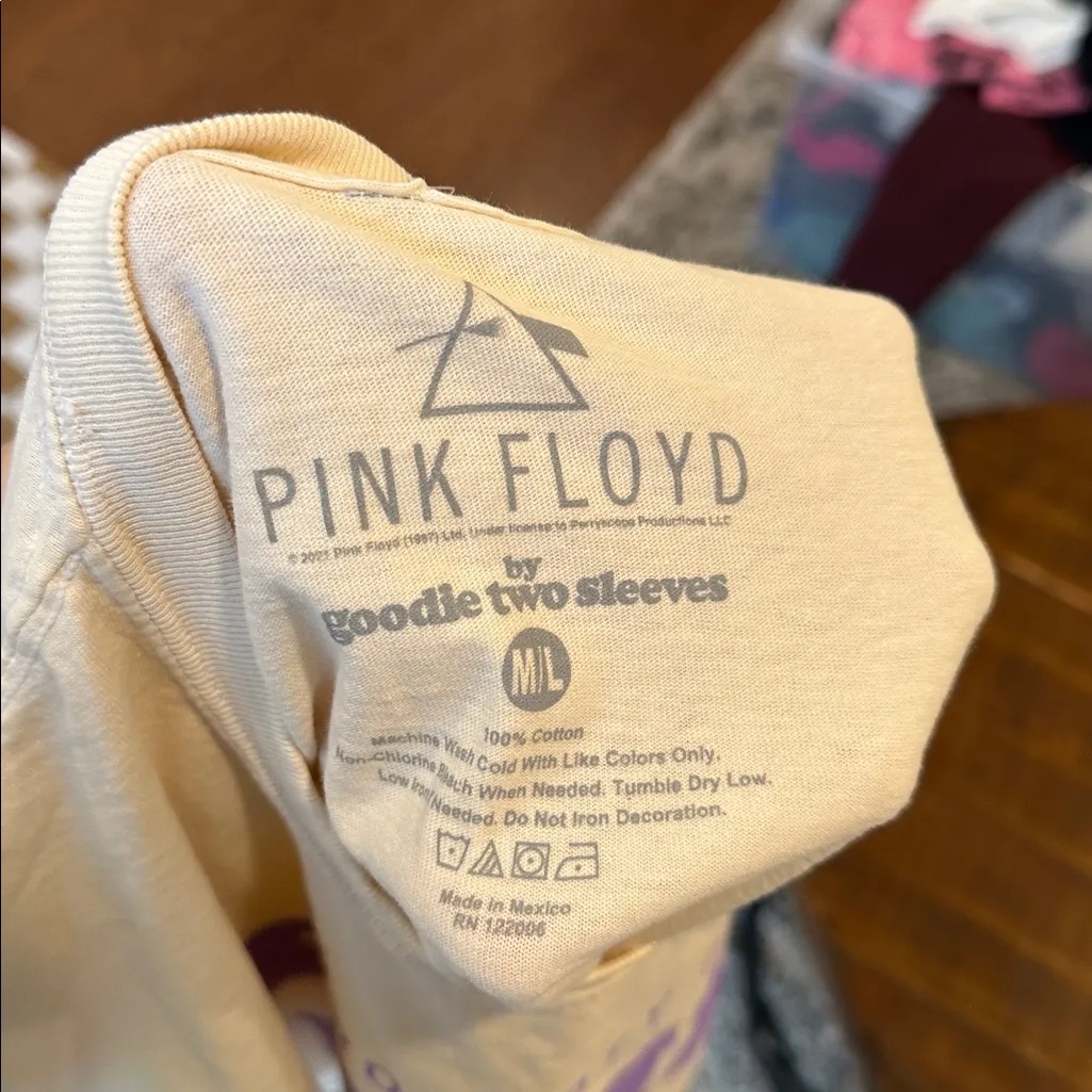 Pink Floyd Graphic Crop Tee - Image 3