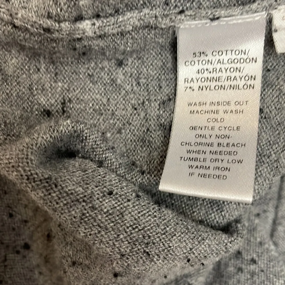 Heather Gray with Black Speckles Long Sleeve Scoop Neck Sweater Size Small - Image 11