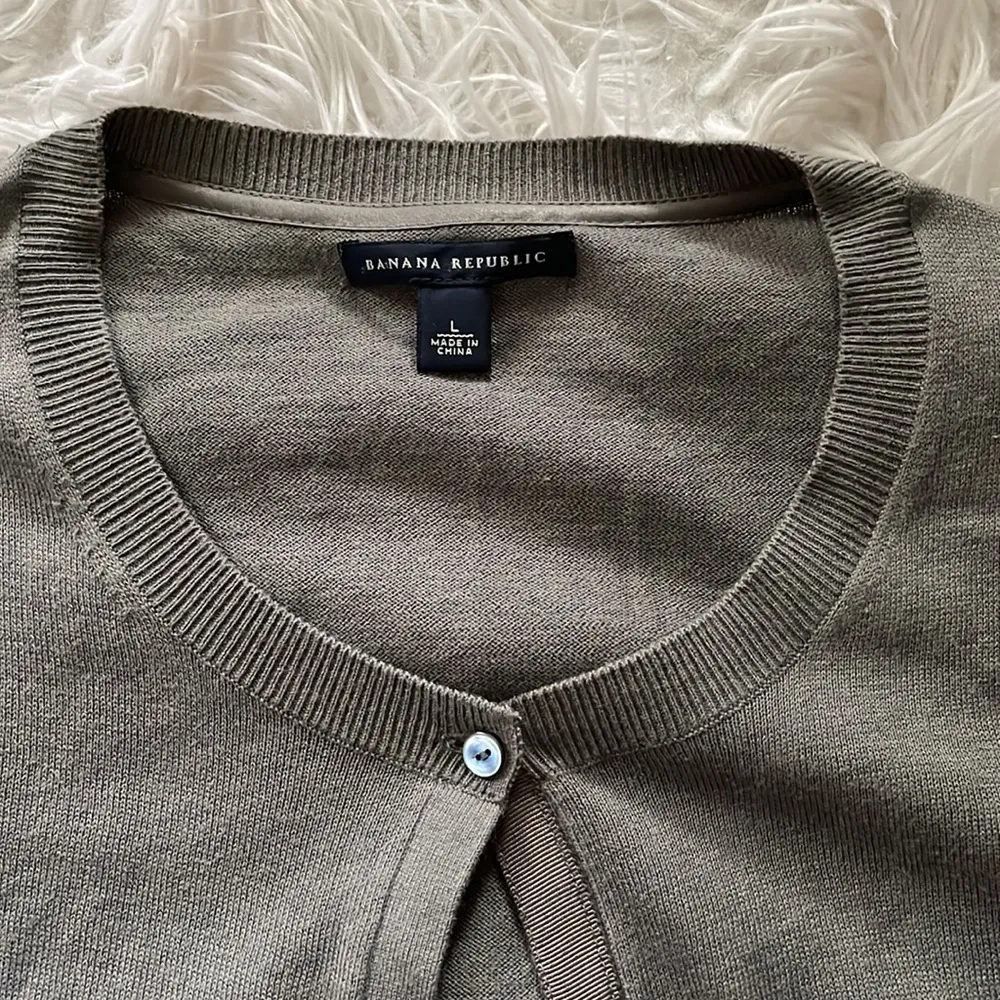 Banana Republic  Grey Sweater - Image 4