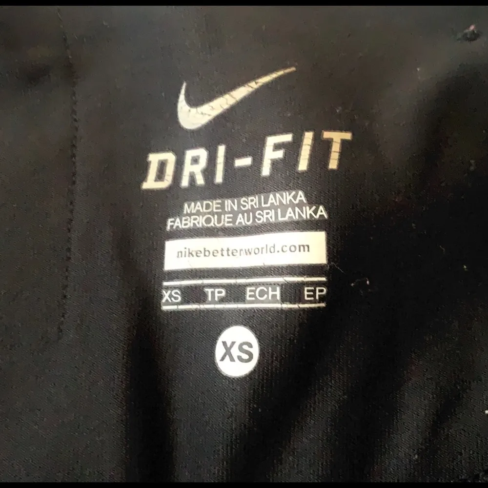 Nike Women’s XS Dri-Fit Black Cropped Leggings Athletic Wear Athleisure - Image 4