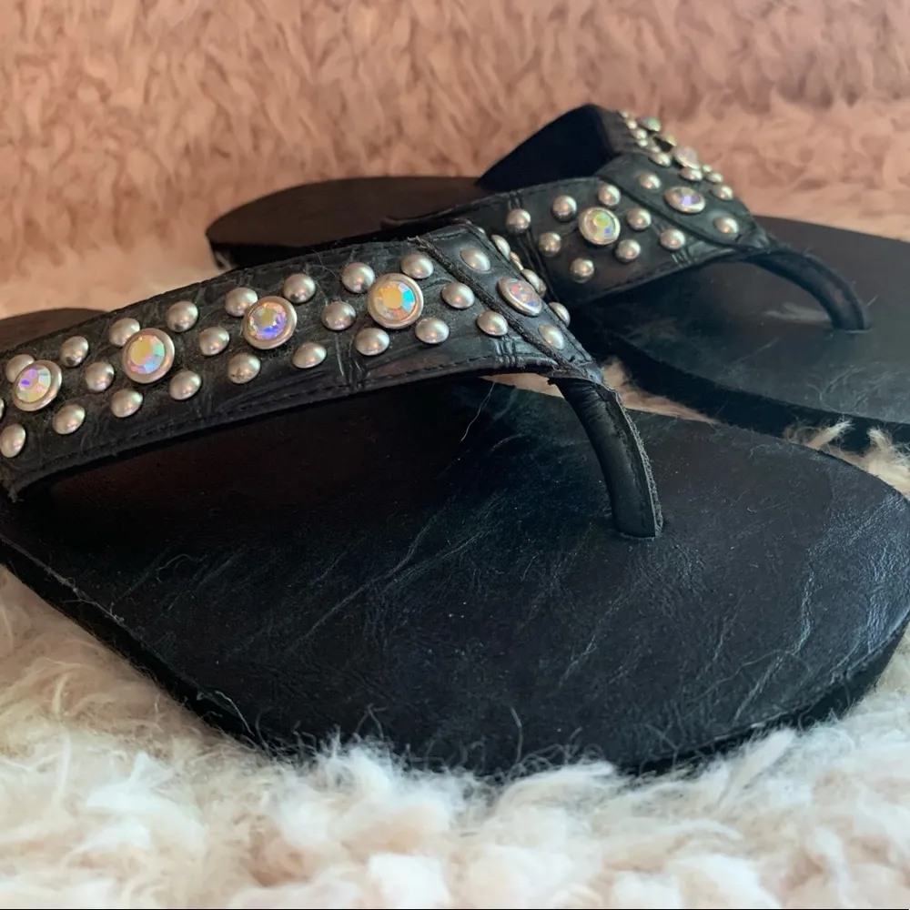 WOMANS RHINESTONE FLIPFLOP Size 8 - Image 2