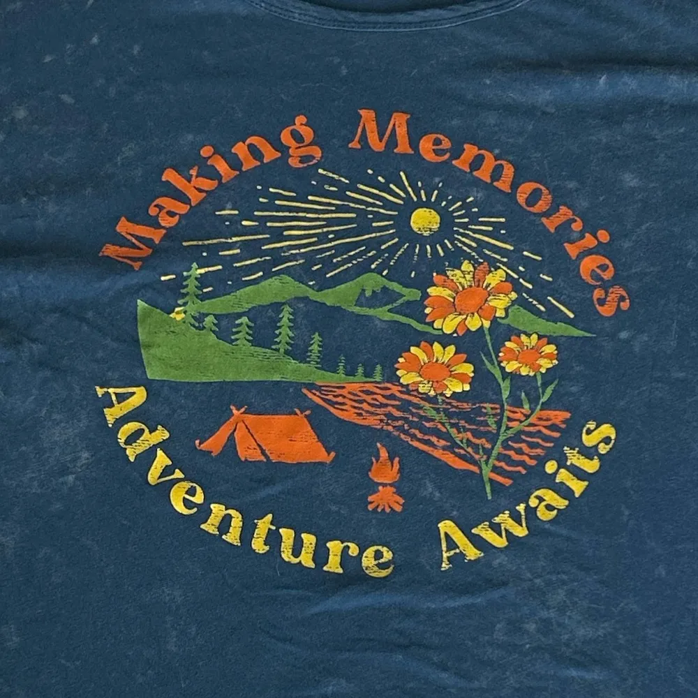 Making Memories Adventure Awaits acid wash graphic crop top - Image 2
