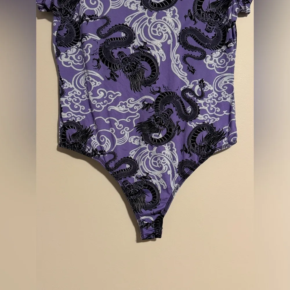 NWOT Rue 21 Purple, Black and White Dragon Graphic Bodysuit size XL - Image 4