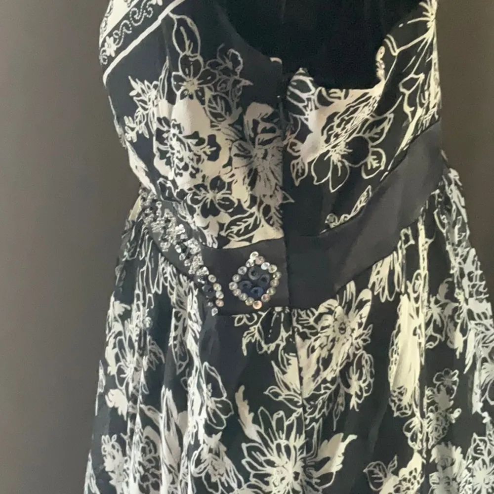 Vintage Silk Floral Monochrome V - Image 5