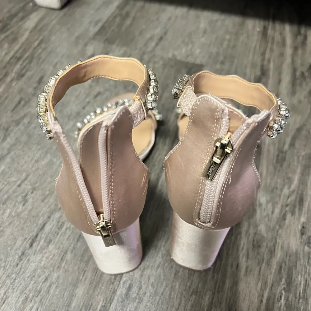 Jewel badgley Mischka beige satin rhinestone block heels Silver Size 8 - Image 4