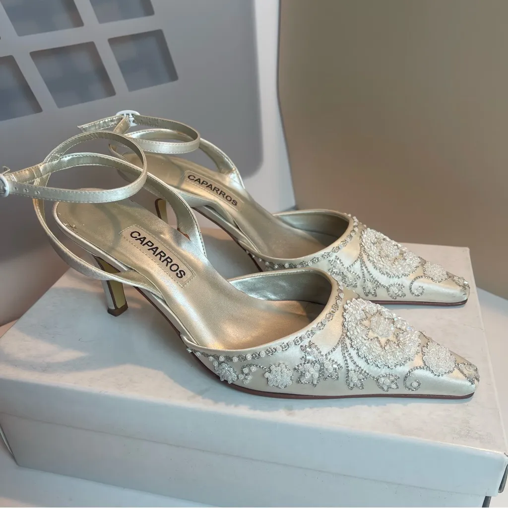Caparros Vogue Wedding Heels Ivory White  Silk Sz 6.5M Embellished Bridal Shoes - Image 4