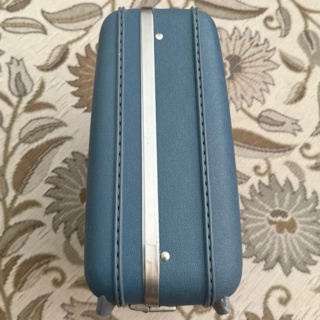 Vintage American Tourister Suitcase Overnight Luggage Blue Hard Shell Tri - Image 5