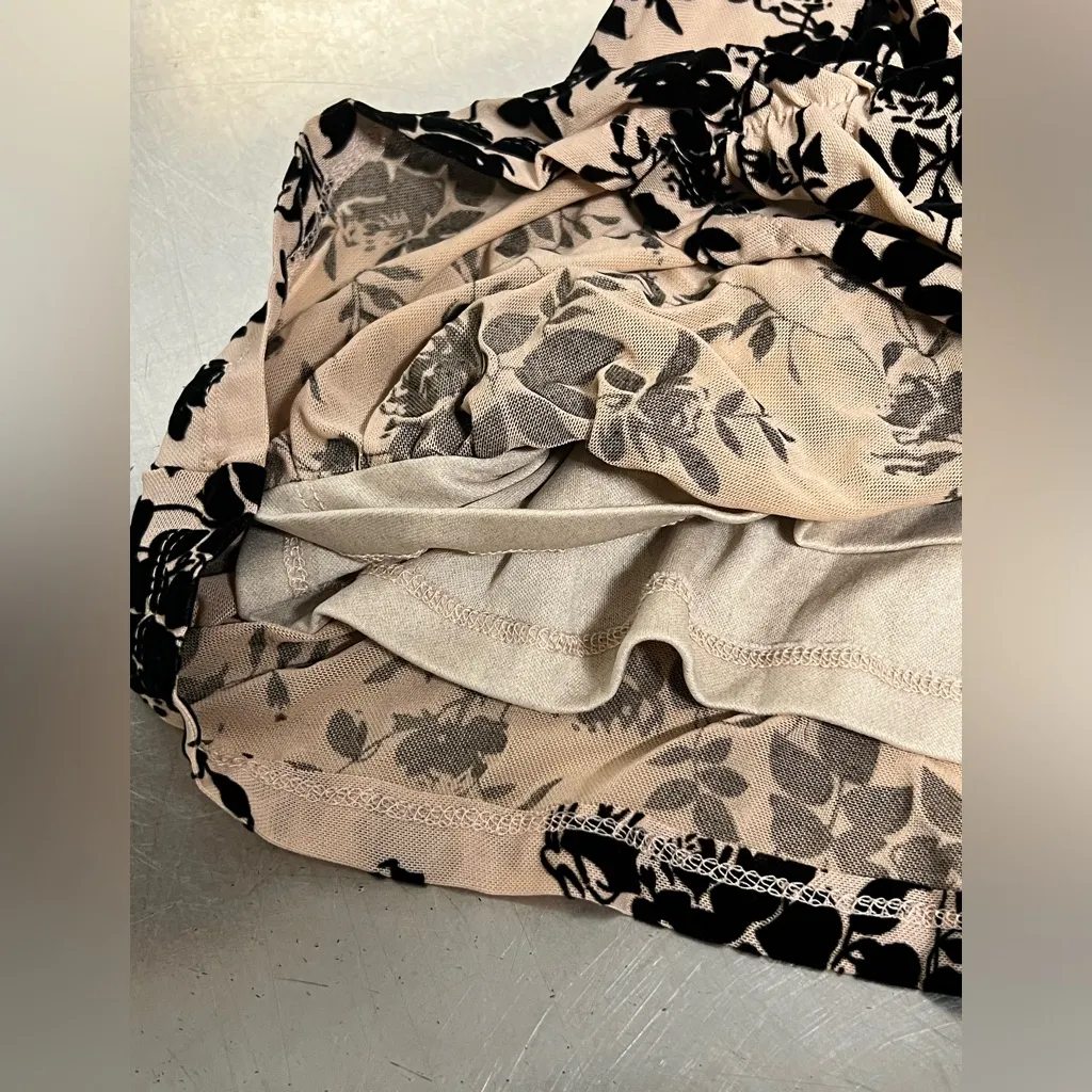 Shein Cream and Black Ruched Rose Dress - Size XL - NWT - Image 4