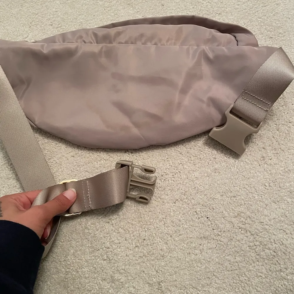 Cute Light Cream / Tan Colored Adjustable Fanny Pack - Image 5