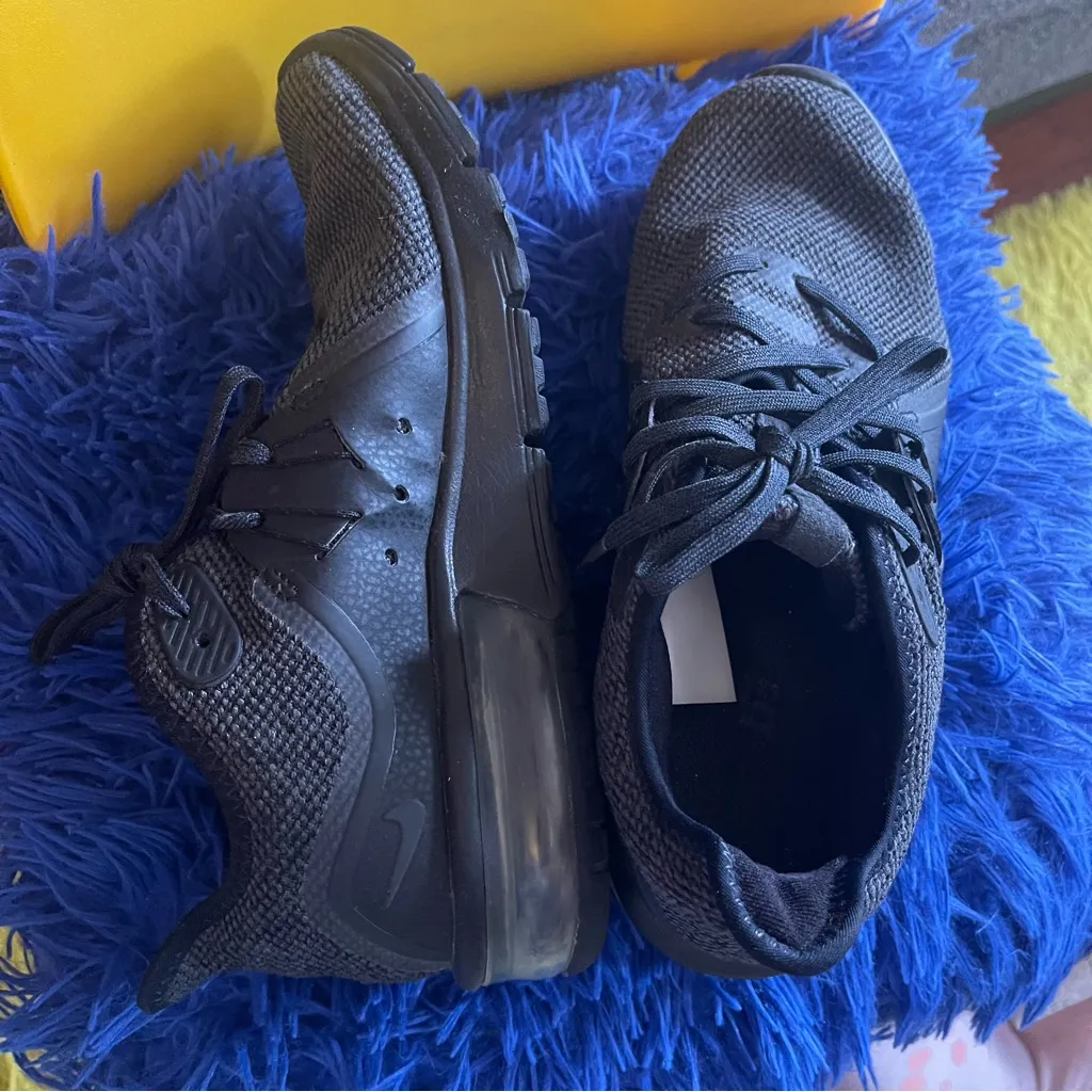 Nike Air Max Sequent 3 running shoes size 6 - Image 5