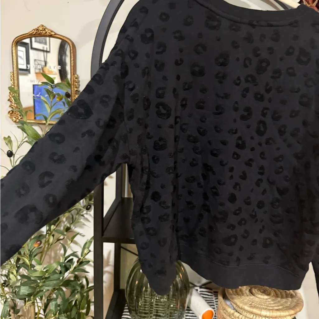 Rails Black Fleece Pullover leopard print with zippers on the side cropped large - Image 9
