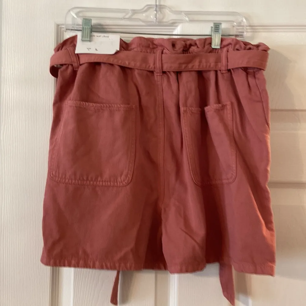 LOFT shorts size L brand new with tag two front pockets inseam 3” waist 34” - Image 3