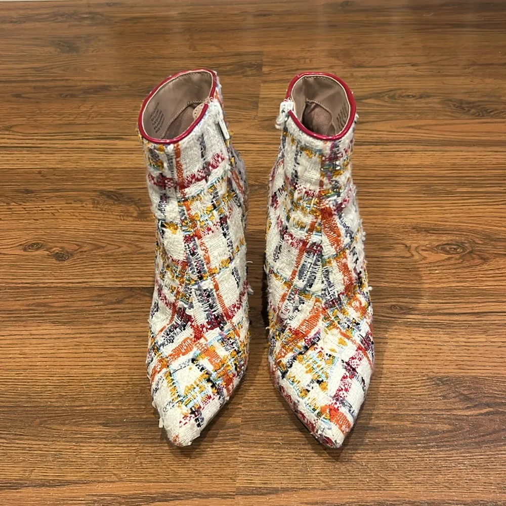 Betsey Johnson Booties Womens 6.5 white pink side zip Cait boots - Image 2