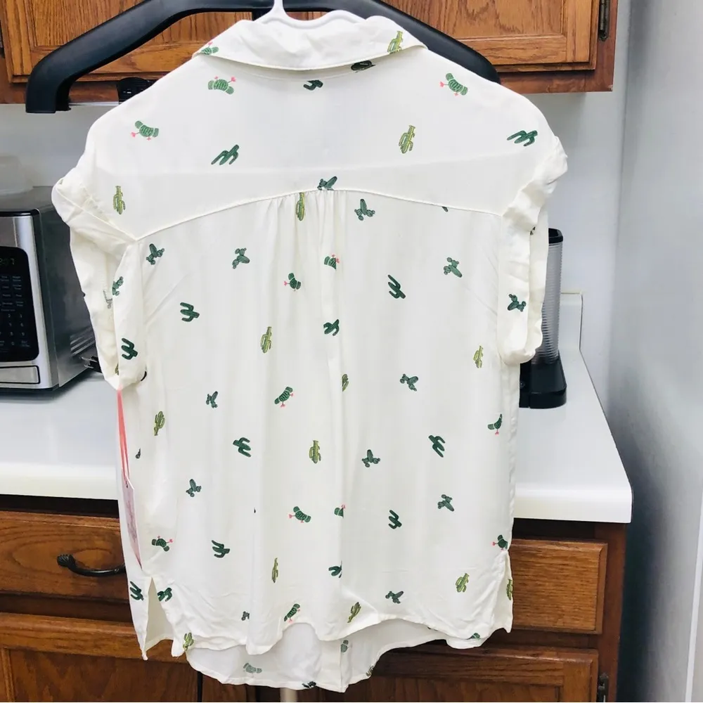 🌵Trendy cactus button down tie bottom shirt NWT S - Image 5