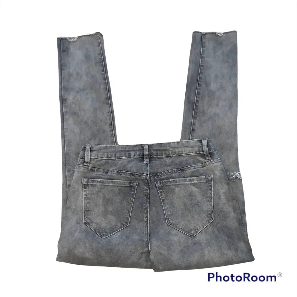 Refuge Distressed Gray Stonewashed Skinny Jeans, Sz 2 - Image 5