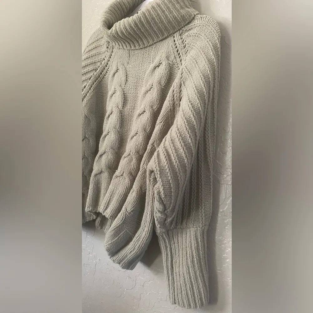 Moon & Madison Women’s Chunky Knit Sage Green Cowl Neck Sweater M New READ Size M - Image 3