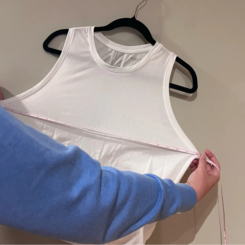 Old Navy White UltraLite Mesh-Stripe Performance
Tank Top - Image 6