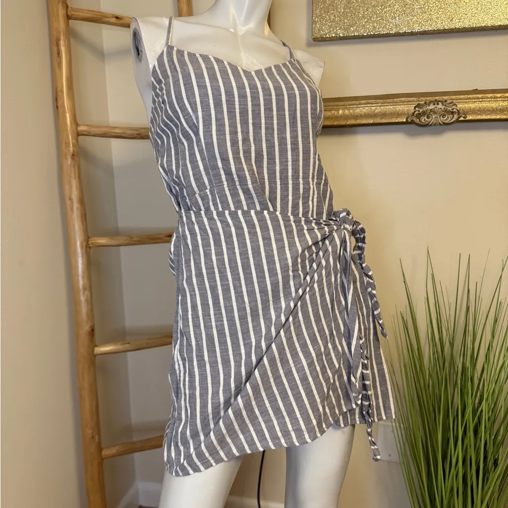 Abercrombie and Fitch wrap front adjustable strap dress large blue and white - Image 5