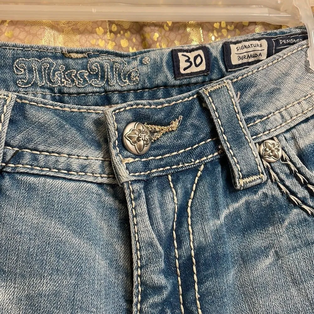 MISS ME signature Bermuda shorts, light wash, size 30 NWT - Image 4