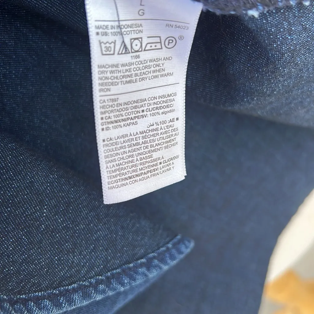 Old Navy’s “The Classic Shirt”With snowman prints - Image 7