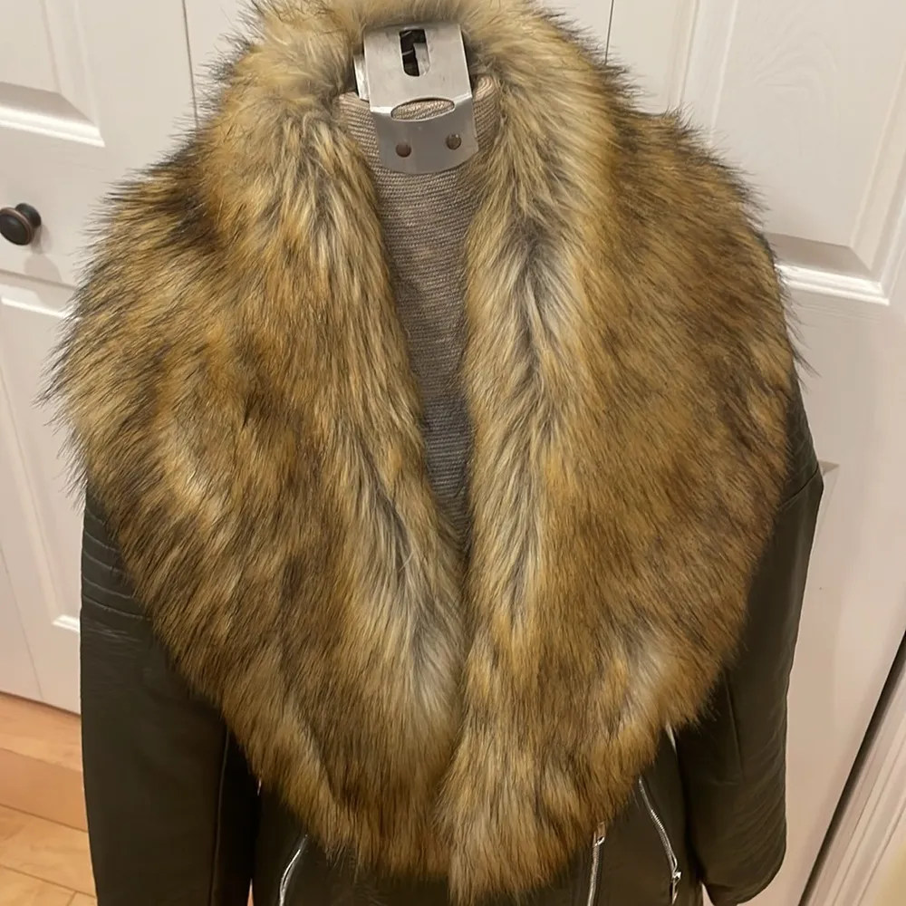 Love Token olive green vegan leather with faux fur removable collar moto jacket Size M - Image 7