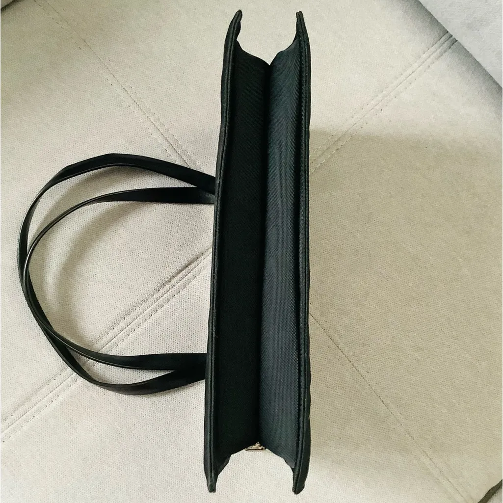 Authentic GUCCI GO OUT purse 👠💄🌹 - Image 5