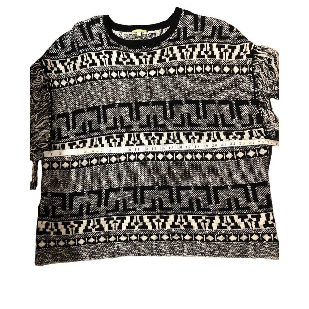 Gianni Bini Black and white fringed oversized poncho style sweater with fringe s - Image 9
