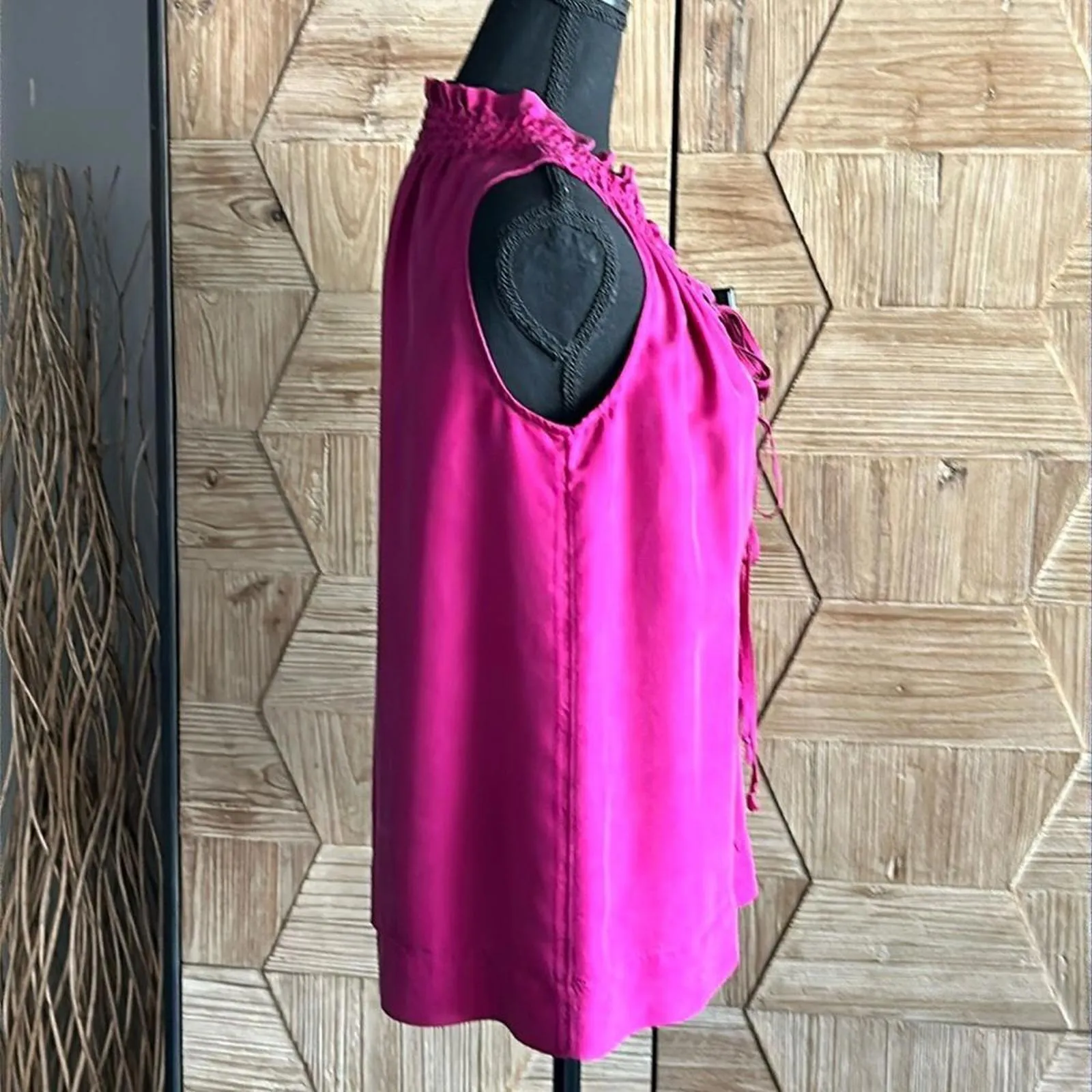 Marc by Marc Jacobs Woman’s Silk Blouse Small Fuschia Sleeveless Tank Smocked - Image 4