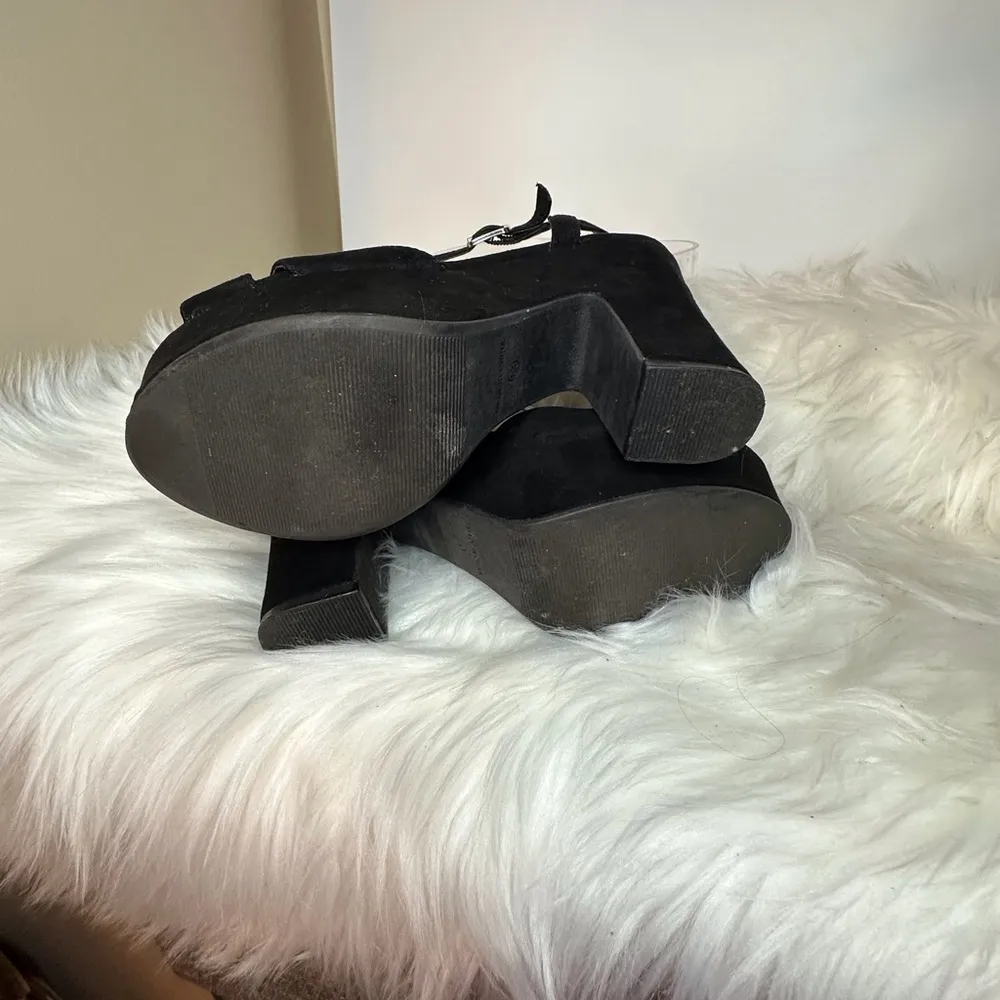 American Rag Black Patent Leather Heels - Image 7