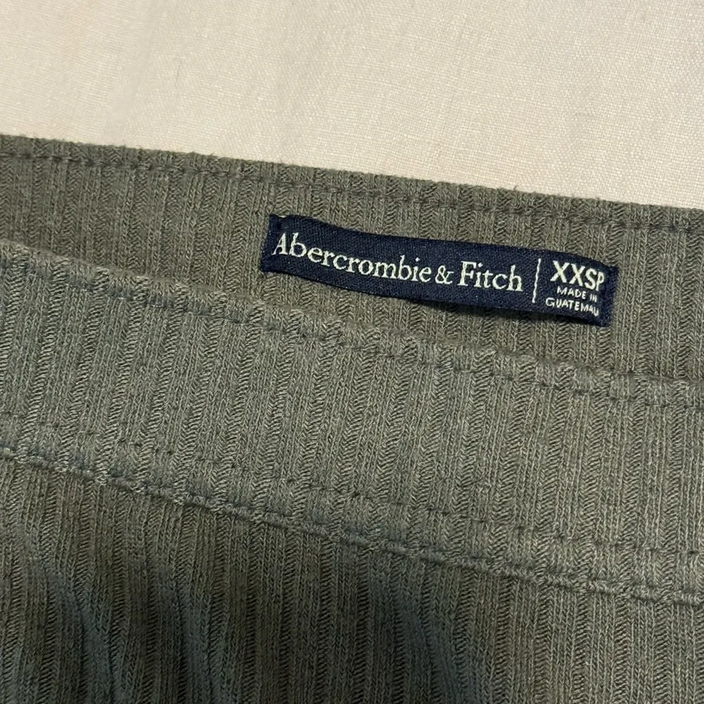 Abercrombie Olive Midi Skirt with Slit XXSP - Image 3