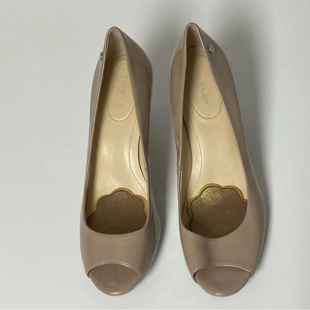 Calvin Klein Kyle Nude Patent Leather Peep Toe Pump Heels - Size 9.5M - Image 3