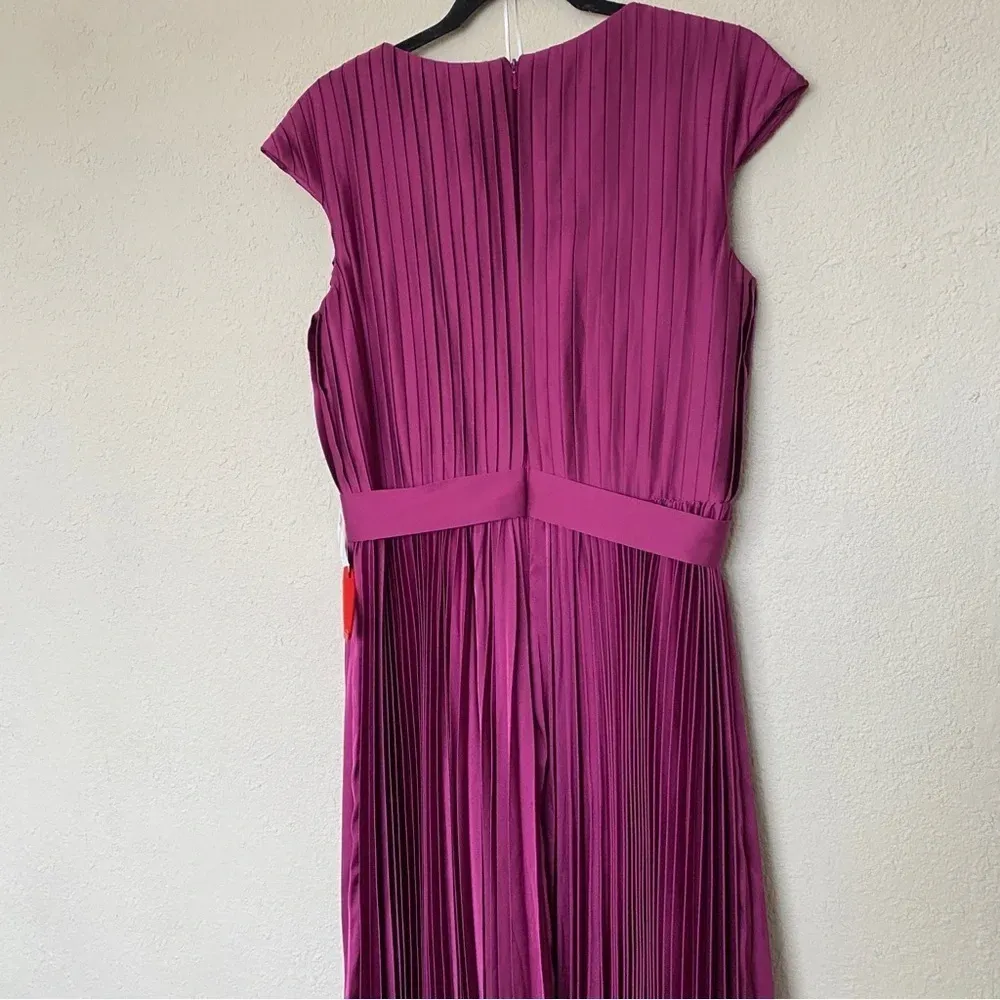 Mac Duggal Pleated Plunge Neck Belted Satin Gown size 8 $458‎ - Image 9