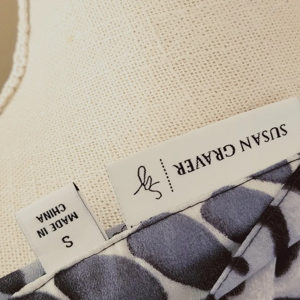 Susan Graver animal print button down size small - Image 6