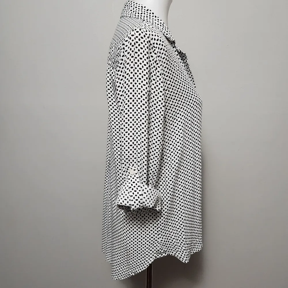 Velvet Heart Elisa white black geo button down size medium - Image 5