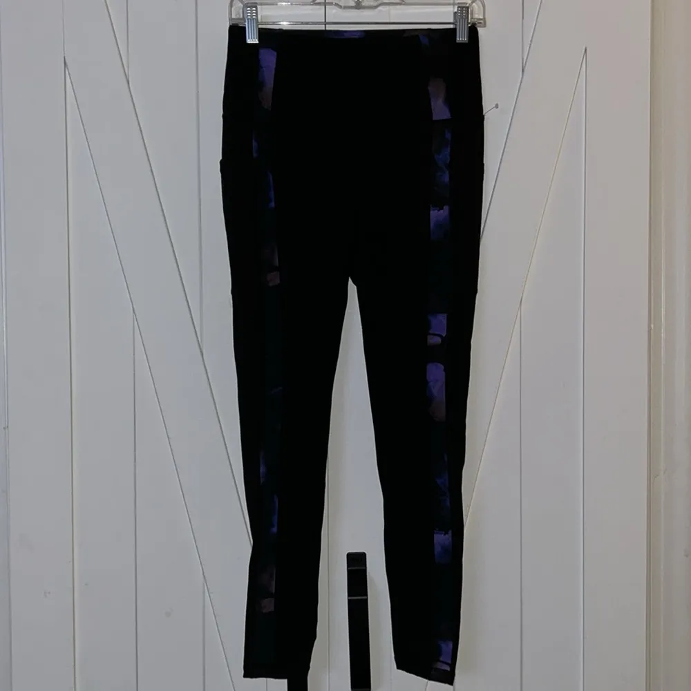 Chico’s Zenergy Floral Side Panel Leggings - Image 6