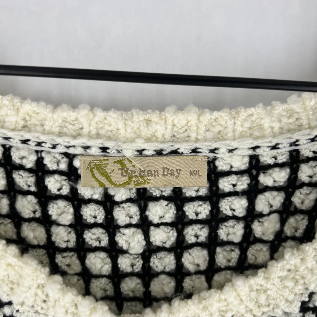 Urban‎ Day Black & Cream Open Knit Long Sleeve V-Neck Sweater Size M/L - Image 2