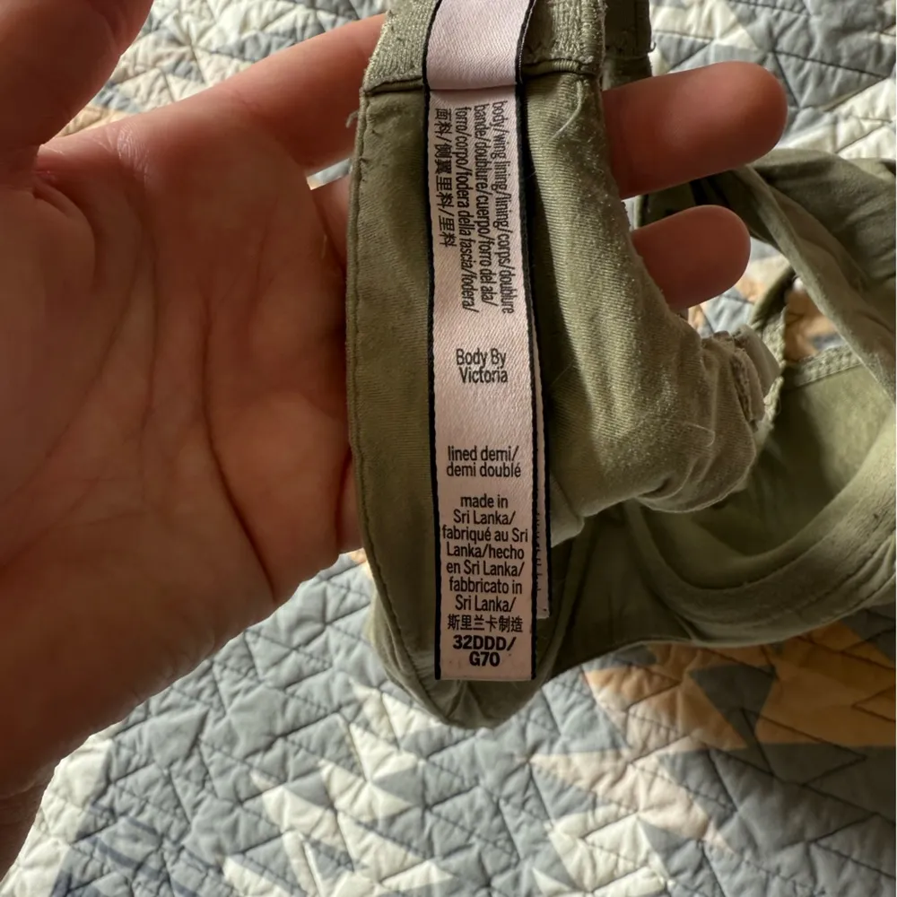 Victoria's Secret Green T-Shirt Bra with Molded Cups - Image 3