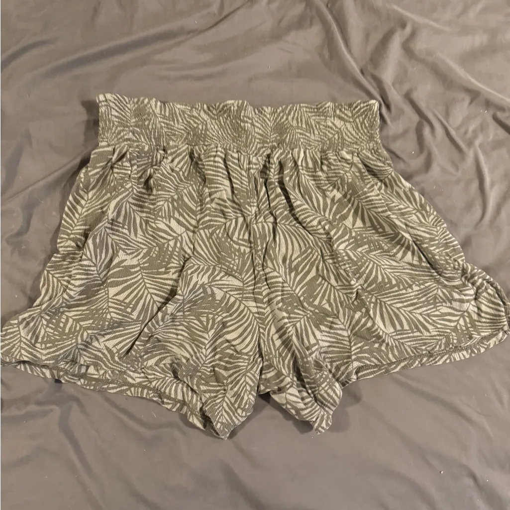 Three Dots Green Leaf Pattern High Waist Shorts size xl - Image 5