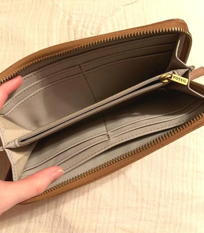 Fossil Leather Wallet - Image 5