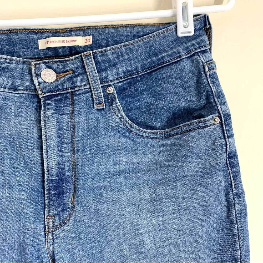 Levi’s 721 High Rise Skinny Jeans womens size 30 - Image 4