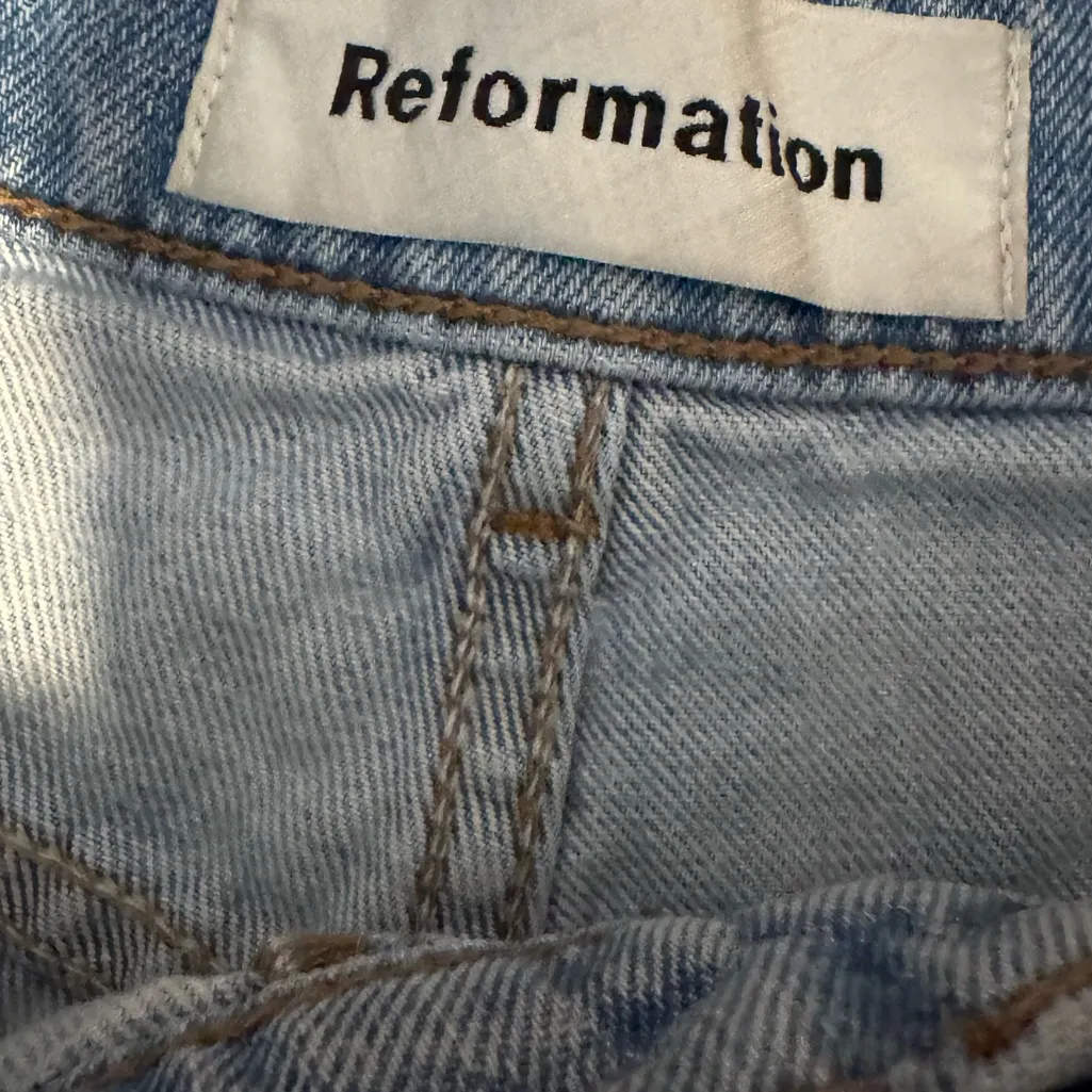 Reformation lola Distressed Denim Shorts - Light Blue size 26 - Image 4