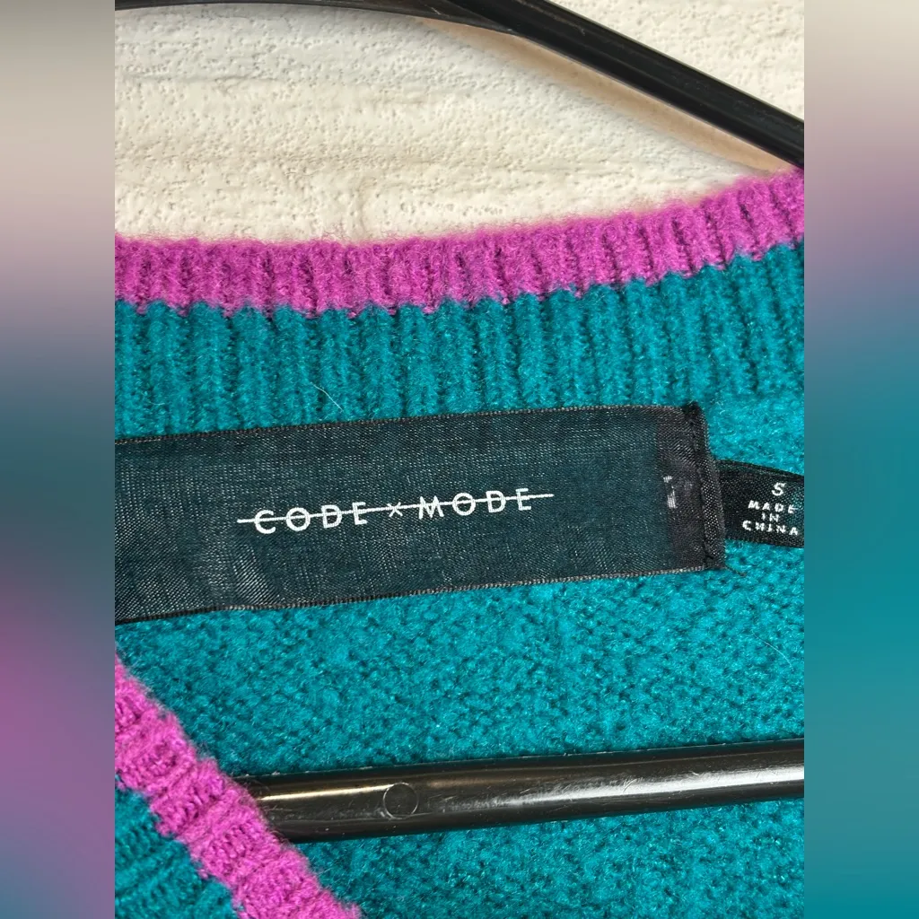 Code x Mode Verbiage Woman’s Print Trés Chic Casual Soft Cozy Sweater Size Small - Image 5