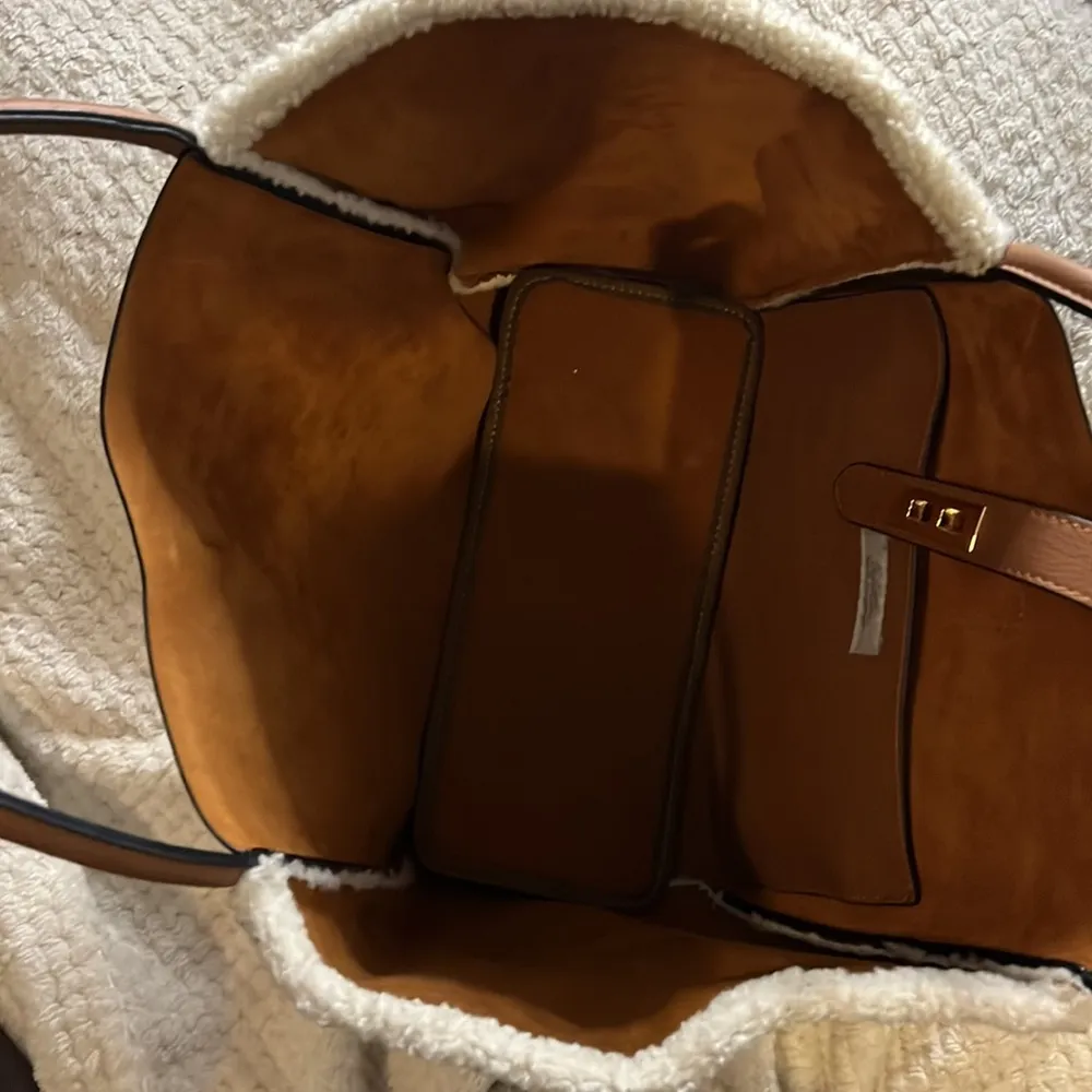 Unbillion light brown faux leather sheep detail hand bag - Image 5