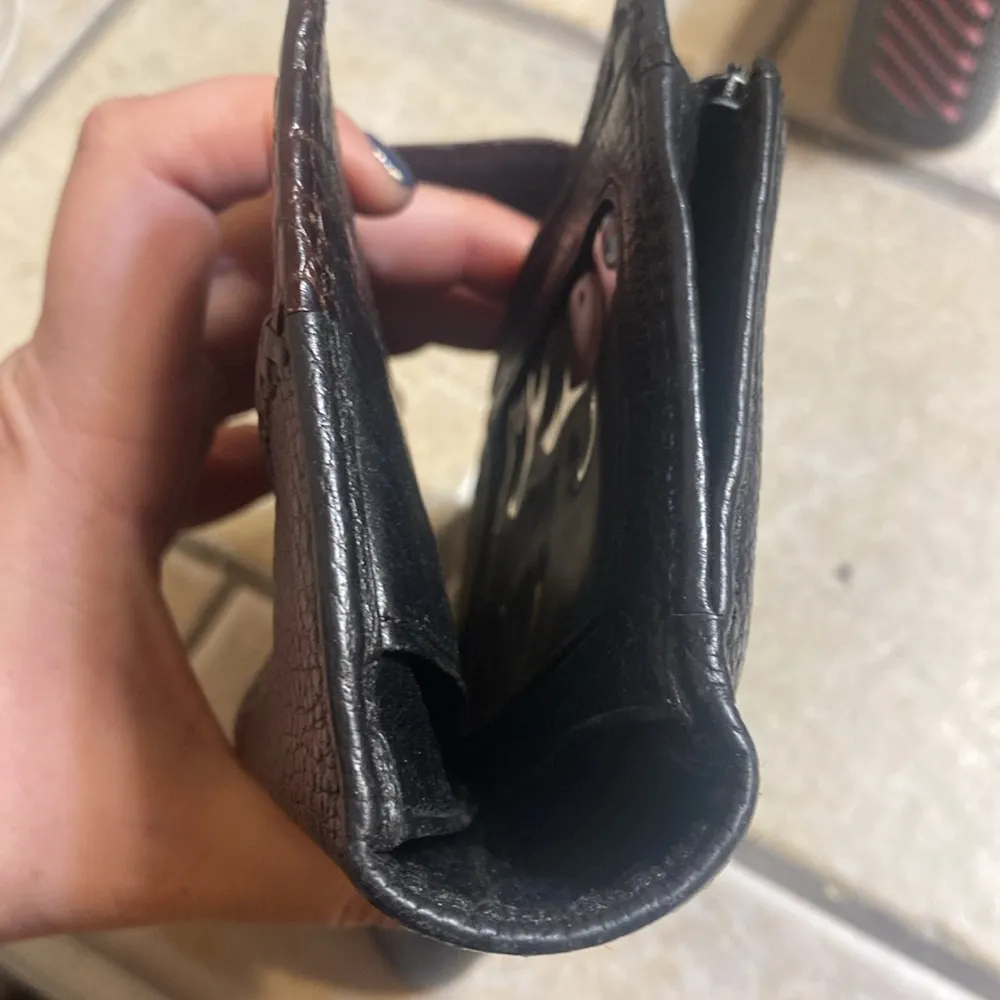 Brighton Pebbled Leather Croc Embossed Bi-fold Wallet - Image 8