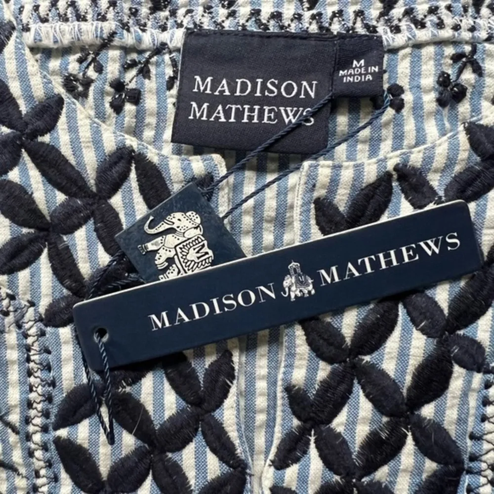 Madison Mathews Seersucker Embroidered Blue Striped Popover Dress Size M NWT Size M - Image 4
