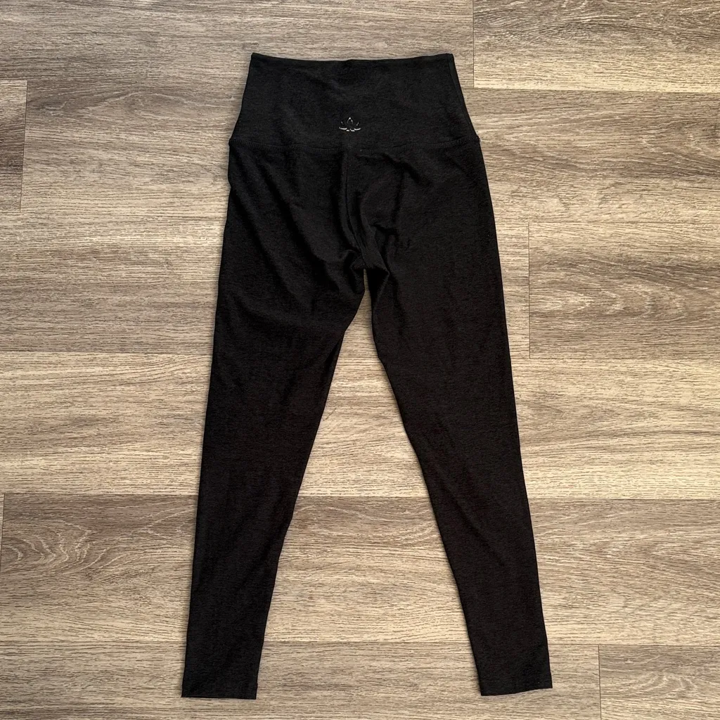 Beyond Yoga Women's Black Leggings - Image 2