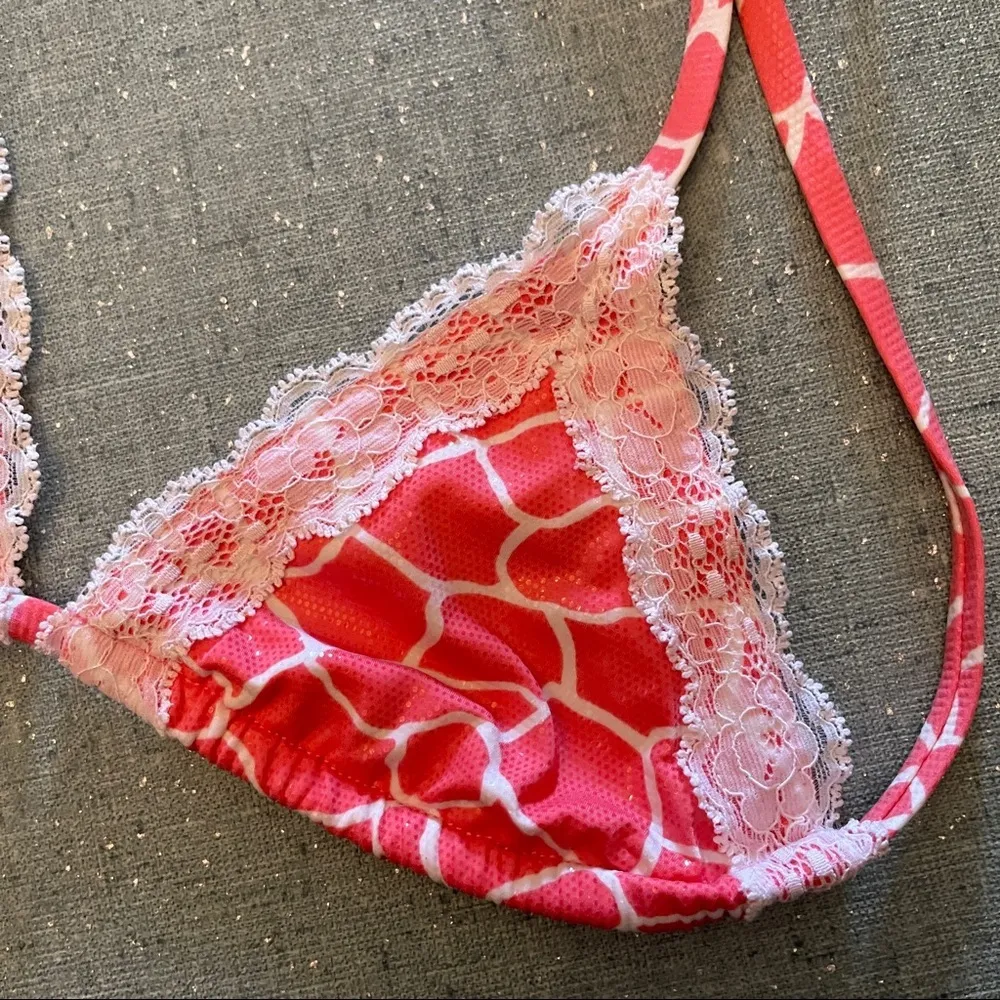 Beach Bunny  Glitter in the Air Bikini Bikini Top - Image 7