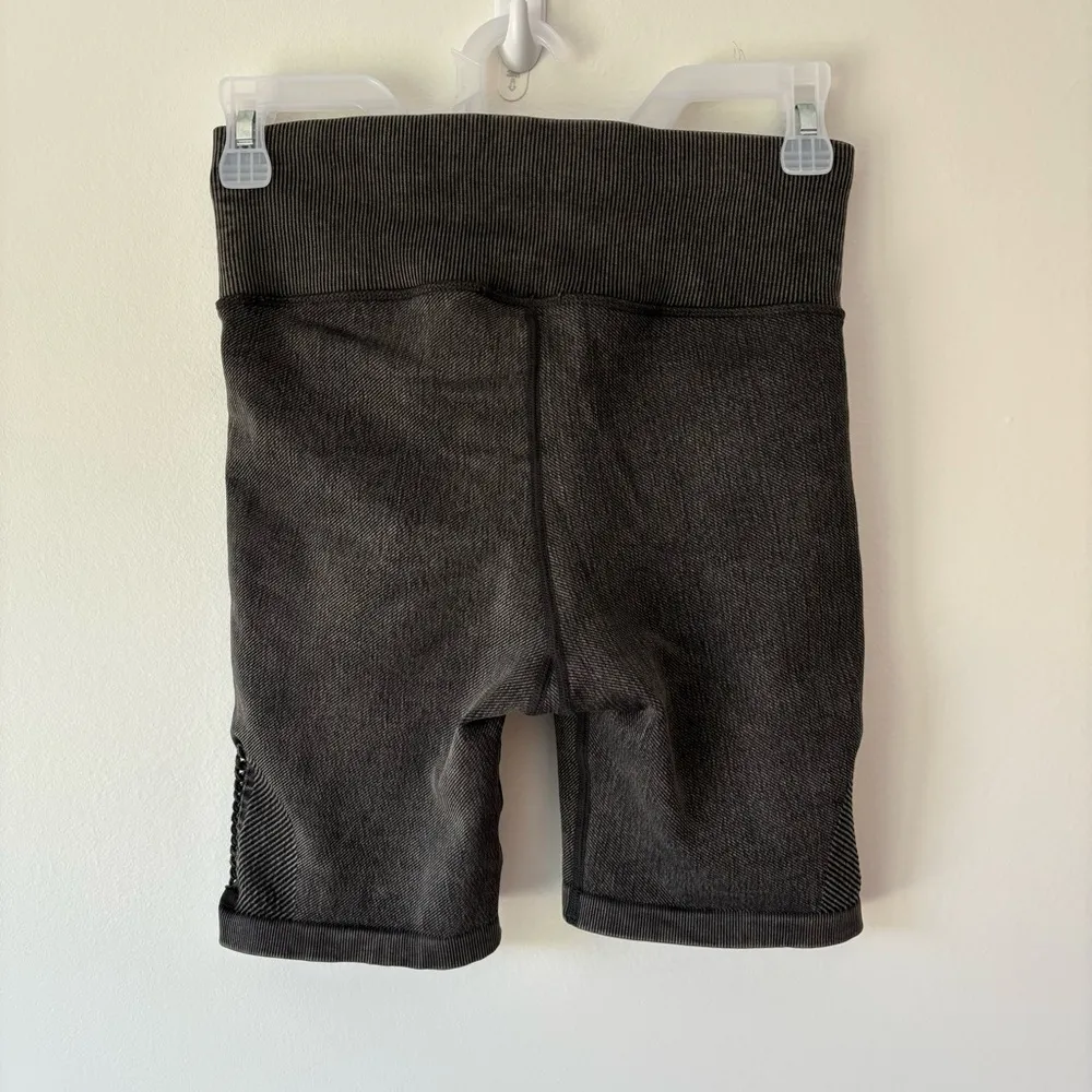 Aerie Offline 7 Inch Inseam Hi-Rise Biker Short Braid Detail Grey Athletic Sport - Image 3