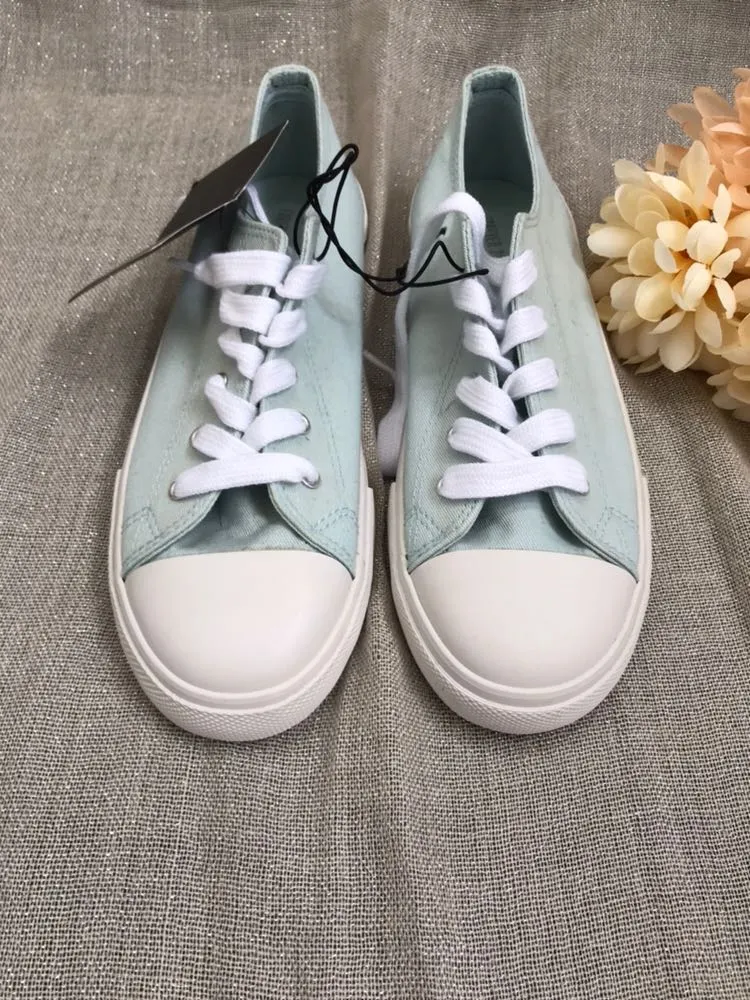 Low Top Canvas Sneakers - Image 9